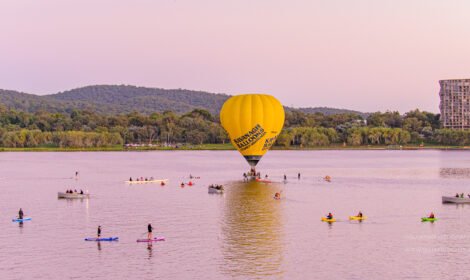 Bright and bold hot air balloons fill Canberra’s sky during the Balloon Spectacular 2025, featuring special shaped balloons like Simba the Lion and Axel the Tiger. #CanberraBalloonSpectacular #HotAirBalloon #visitcanberra #autumn #canberra #bestofcanberra #sujaysphotography #hotairballoon #takeoffhotairballoon