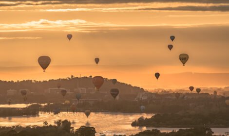 Bright and bold hot air balloons fill Canberra’s sky during the Balloon Spectacular 2025, featuring special shaped balloons like Simba the Lion and Axel the Tiger. #CanberraBalloonSpectacular #HotAirBalloon #visitcanberra #autumn #canberra #bestofcanberra #sujaysphotography #hotairballoon #takeoffhotairballoon